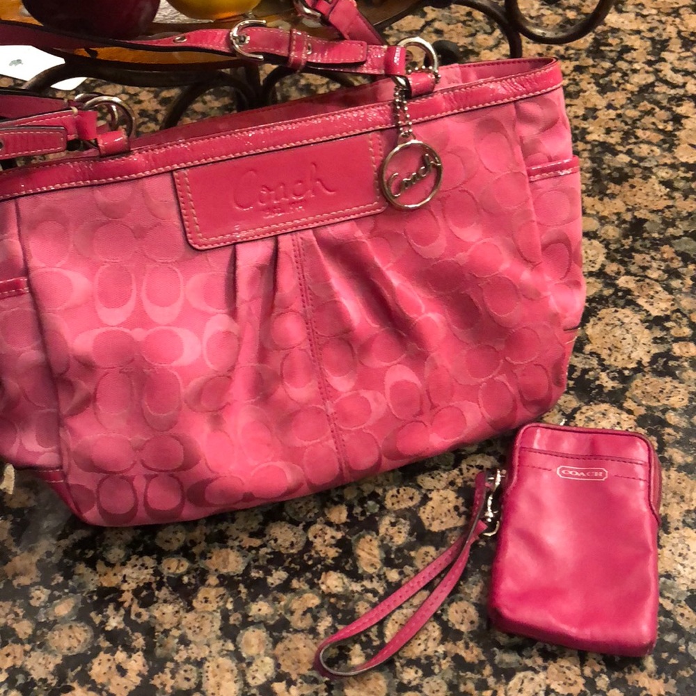 Pink Coach Set!! 👛 Wristlet and Purse!
